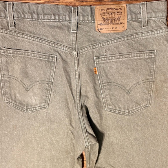 Men's Classic Levi”s Tan Jeans - Picture 7 of 7